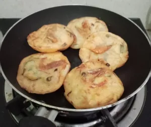 Tips Menghangatkan Gorengan Sisa Takjil Tanpa Alat Masak  Listrik