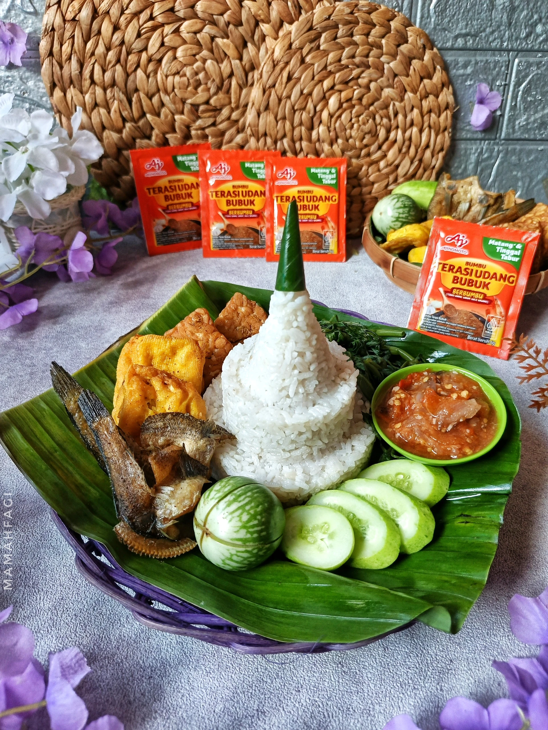 Tumpeng Nasi Liwet Sambal Terasi