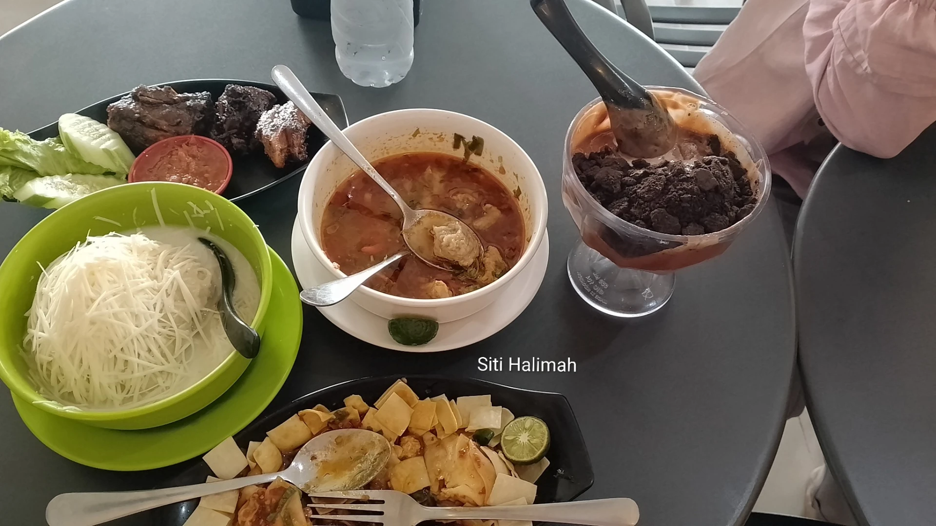Waktunya weekend waktunya kulineran bareng keluarga #DiBalikLensa