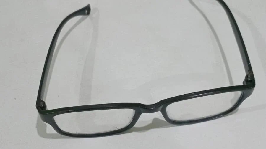 Kacamata UV / anti radiasi