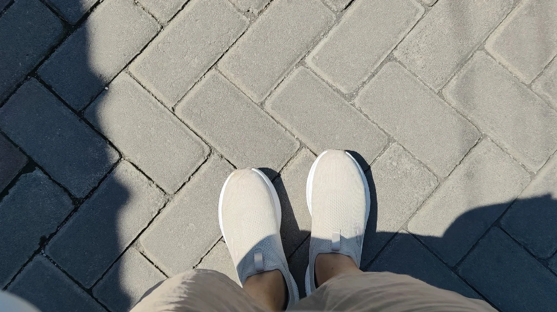 #KegiatanFavorit ku Jalan Sore Pakai Sepatu dari Dapur Umami
