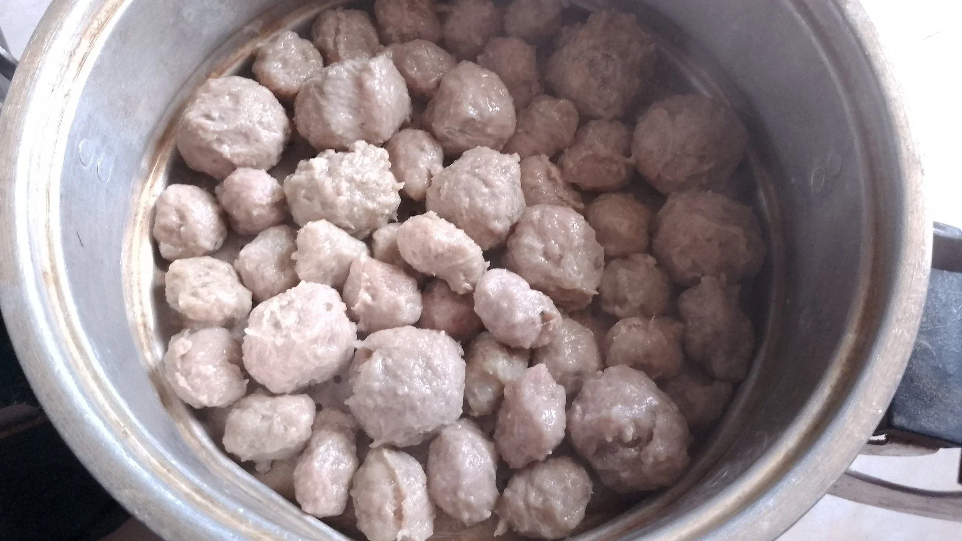 #KegiatanFavorit Bikin Bakso untuk Stok Makanan Di Rumah