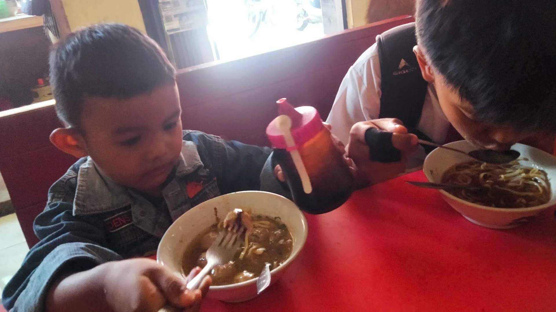 #KegiatanFavorit JAJAN BAKSO DI TENGAH HARI