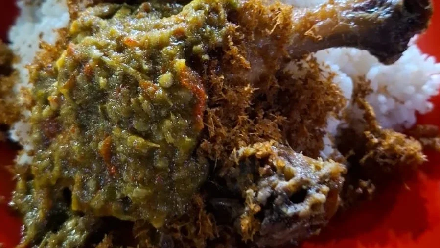 #KegiatanFavorit Makan Bebek Goreng