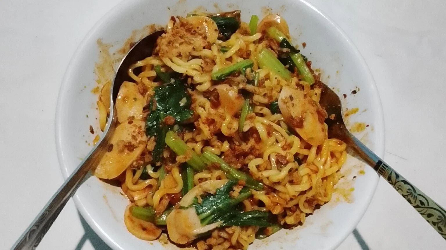 #KegiatanFavorit Makan malem pake mie tek tek bikinan sendiri