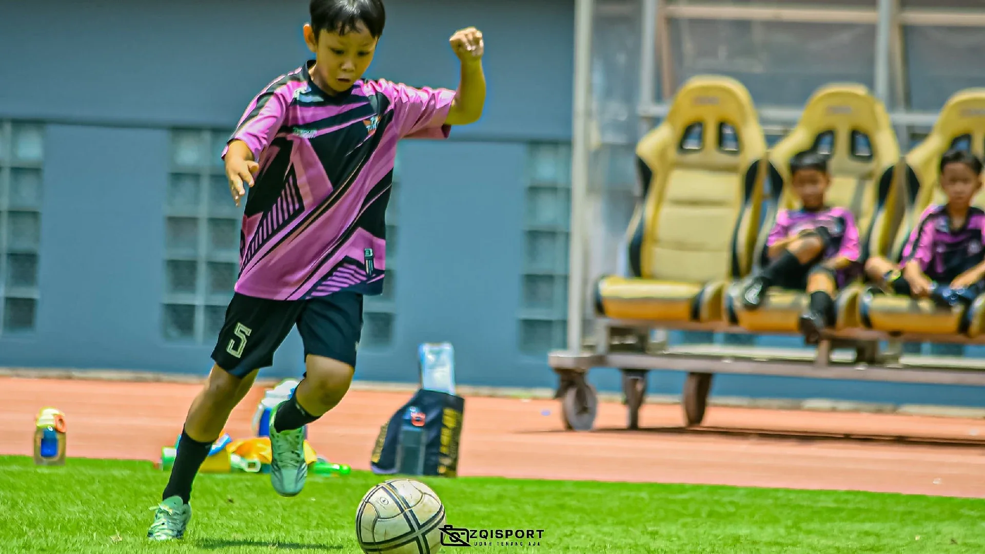 #KegiatanFavorit mengantar anak turnamen bola