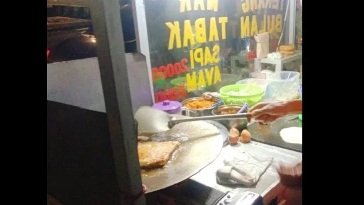 #KegiatanFavorit Ngemil malam "Martabak"