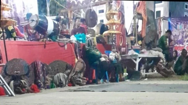 #KegiatanFavorit Nonton pertunjukan seni Kuda Lumping