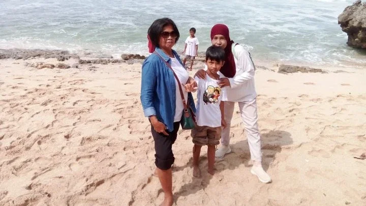 #KegiatanFavorit piknik bareng nenek