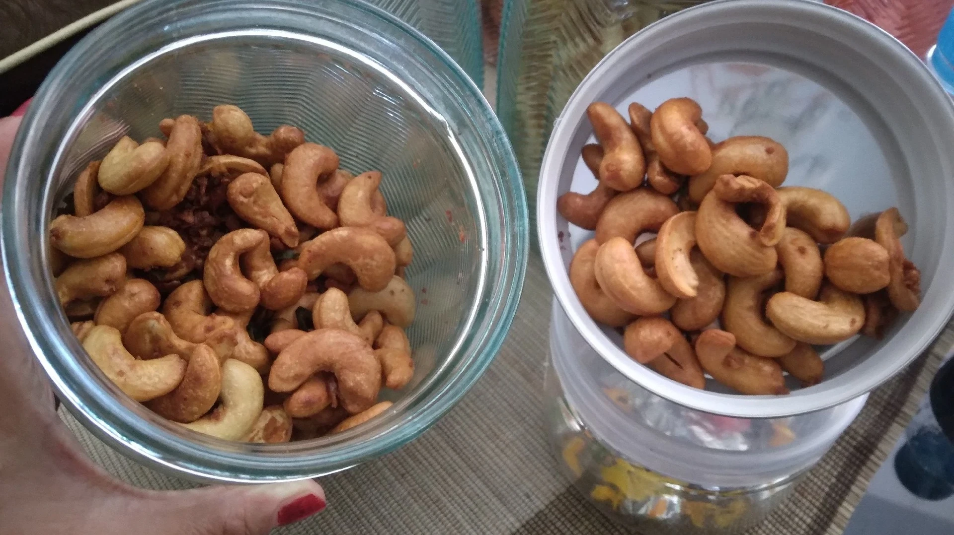 Kemewahan Setoples Kacang Mede, Sajian Wajib Di Hari Lebaran Dalam #CeritaMomenFitri