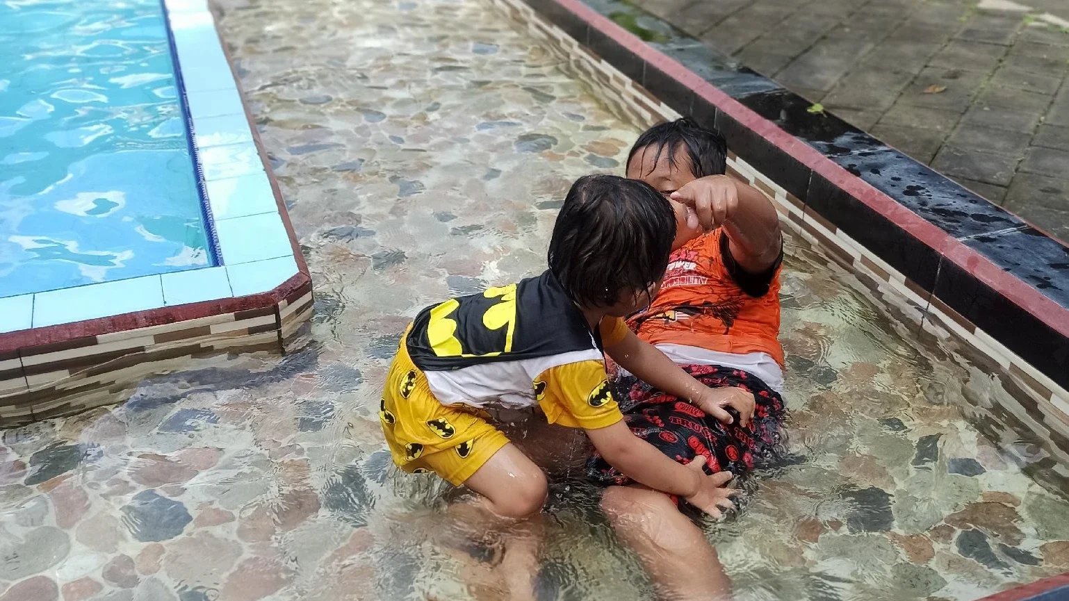 Liburan Ke Kolam Renang #KegiatanFavorit