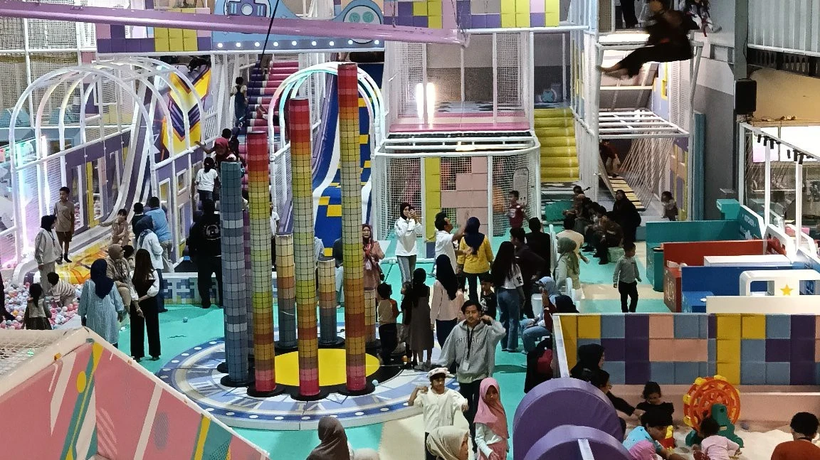Liburan Ke Playground