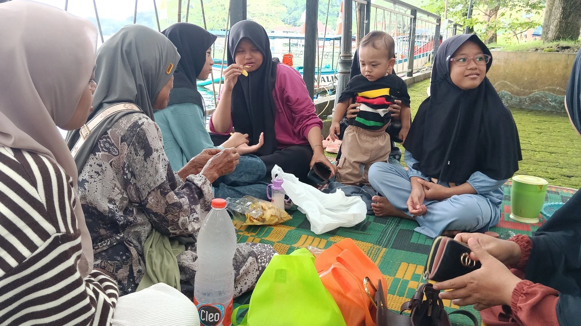 Liburan Sederhana Bersama Keluarga Di Kampung Halaman #SerunyaLiburan #SejutaCeritaUmamichi
