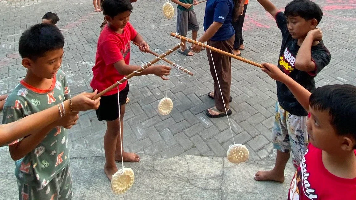 Lomba kerupuk anak-anak