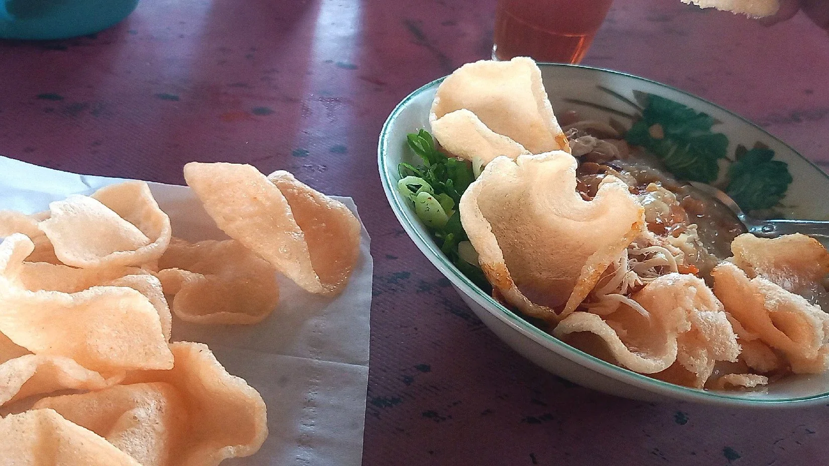 Makan bubur ayam di tempat nya