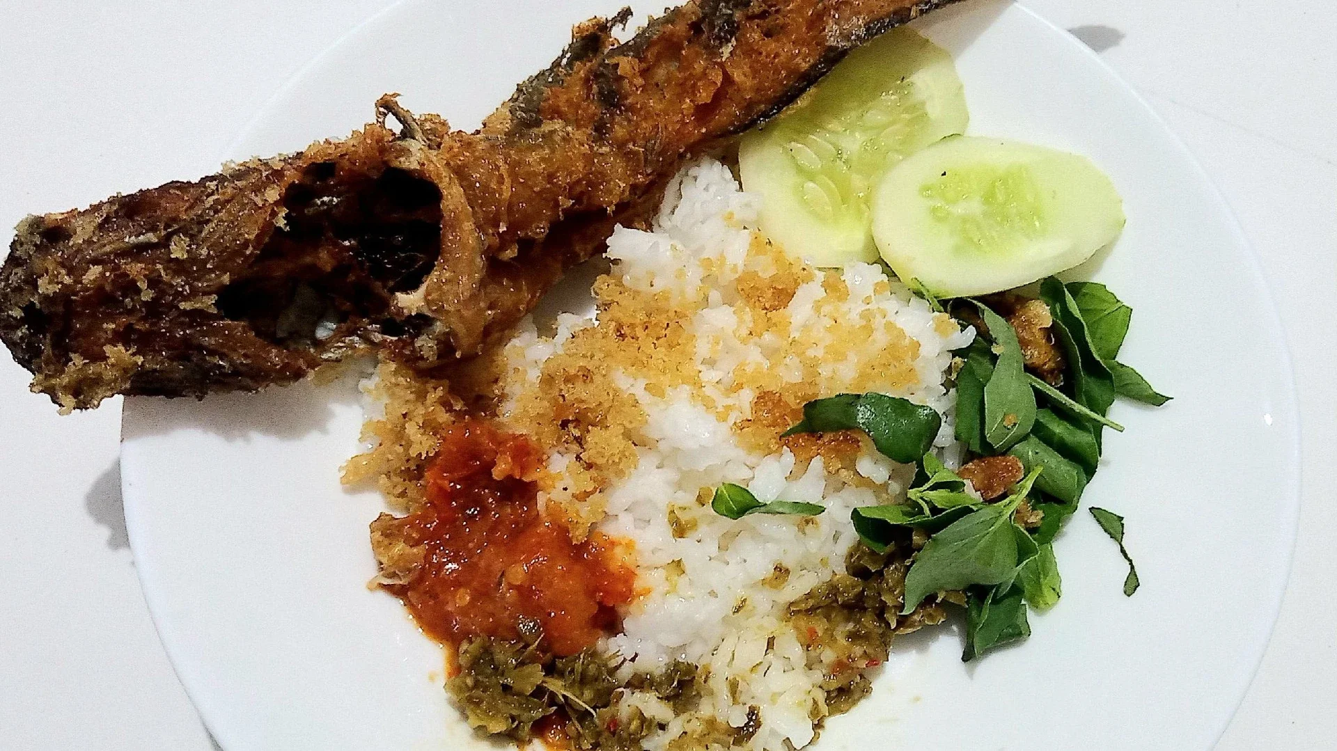Makan Malam dengan Pecel Lele #IsiPiringmuHariIni