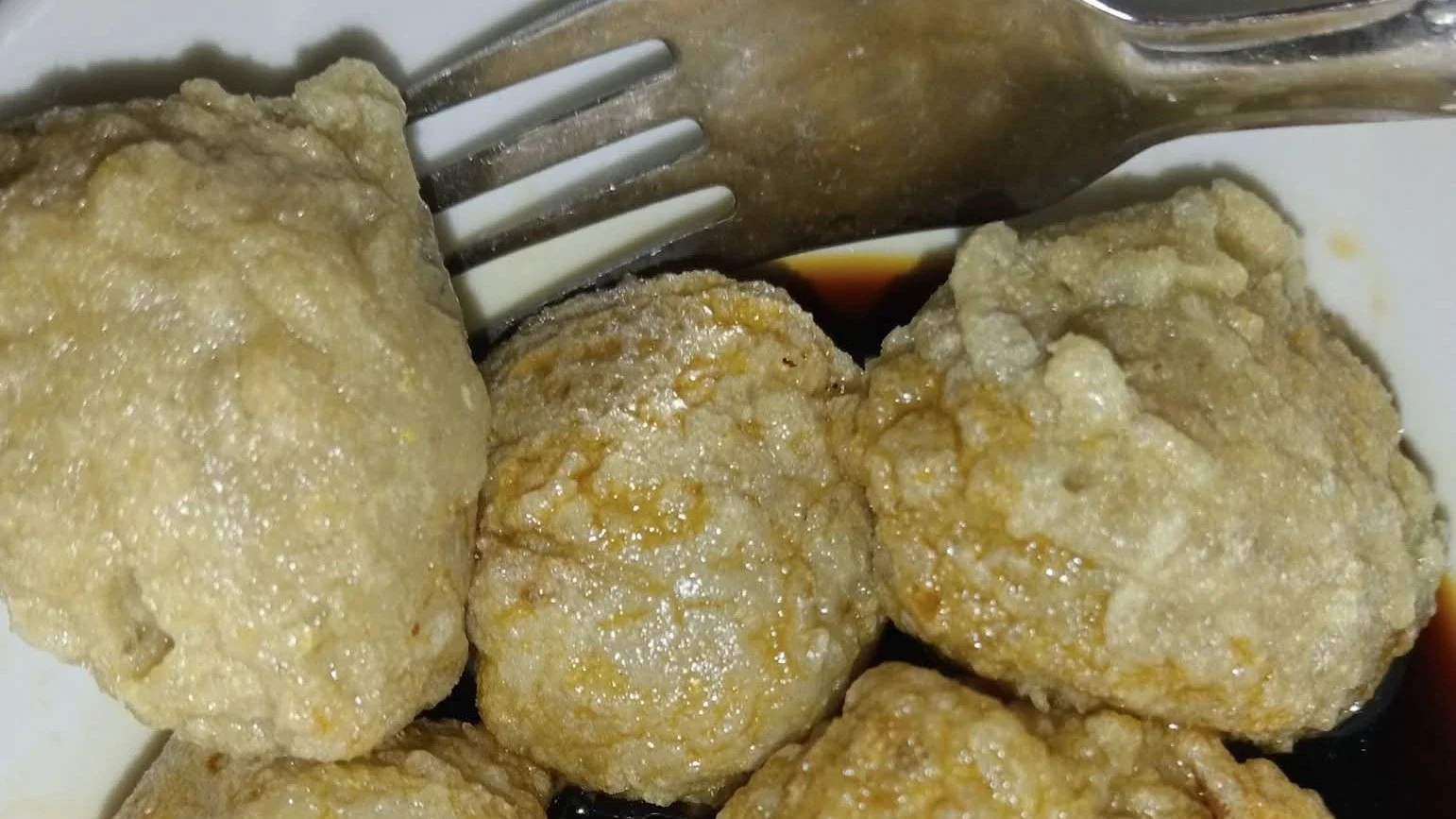 Makan pempek, suka menghirup cuka?