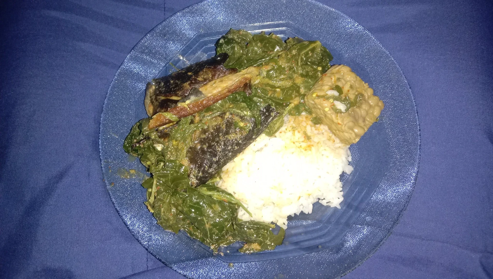 Makan secukupnya dengan gulai daun ubi patin salai tempe #IsiPiringmuHariIni