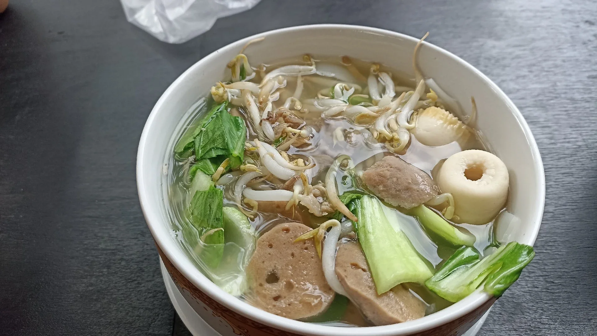 Makan Siang Dengan Menu Mie Pho