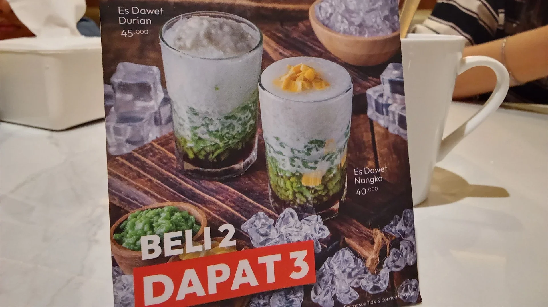Makan siang di resto