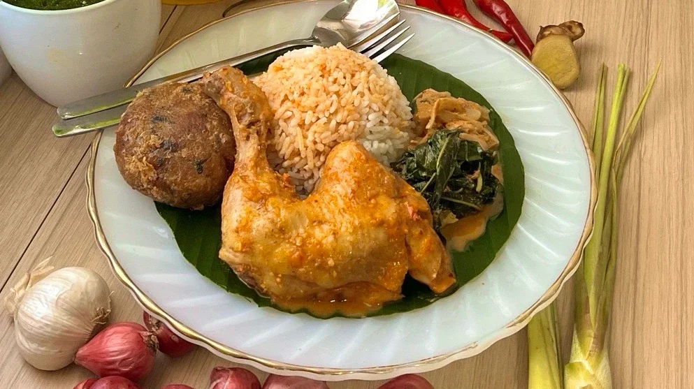 Makan Siang Nasi Padang #IsiPiringmuHariIni