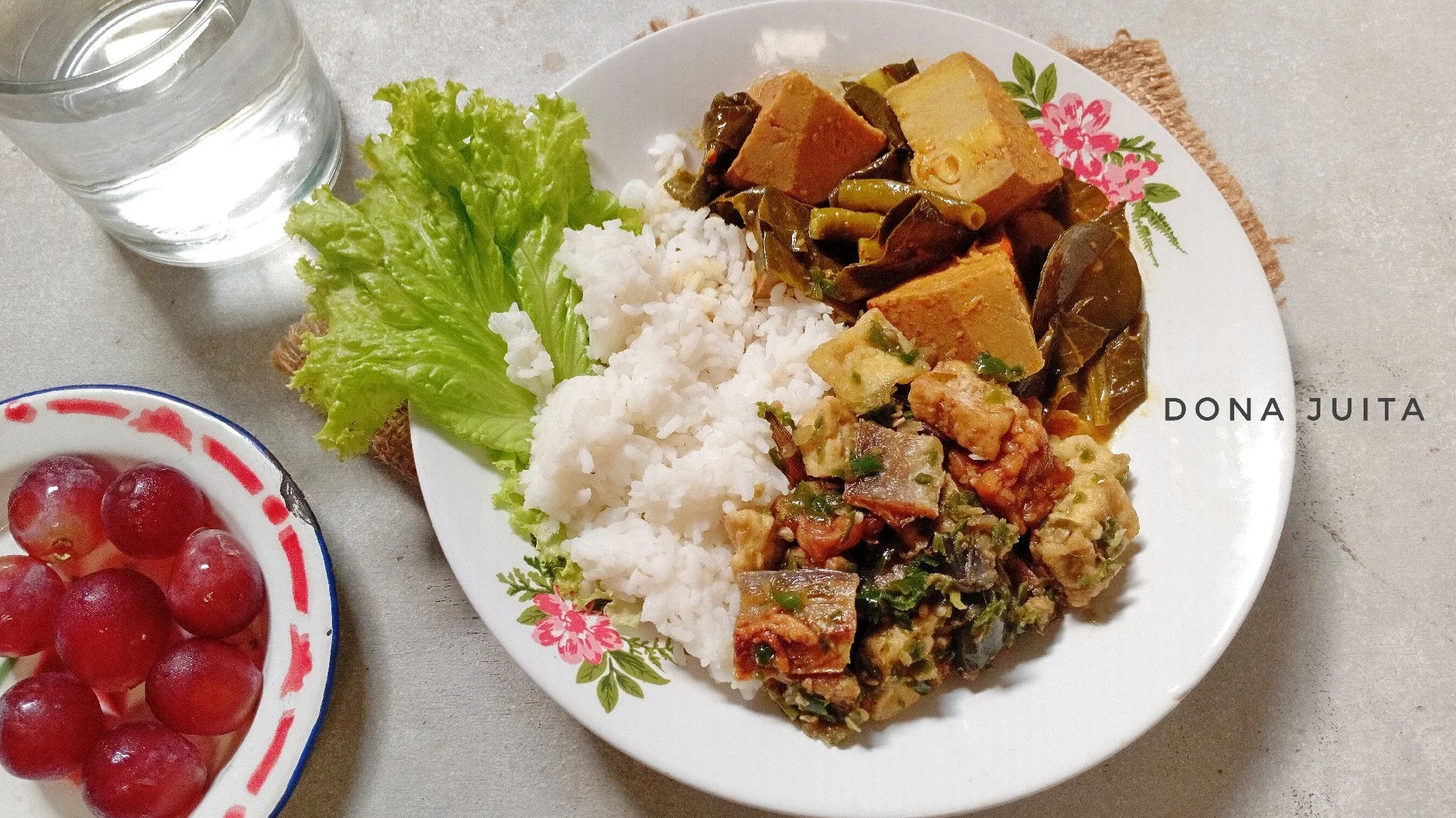 Makan Siangku Hari Ini, Seporsi Nasi dengan Ikan Asin dan Sayur Nangka #IsiPiringmuHariIni