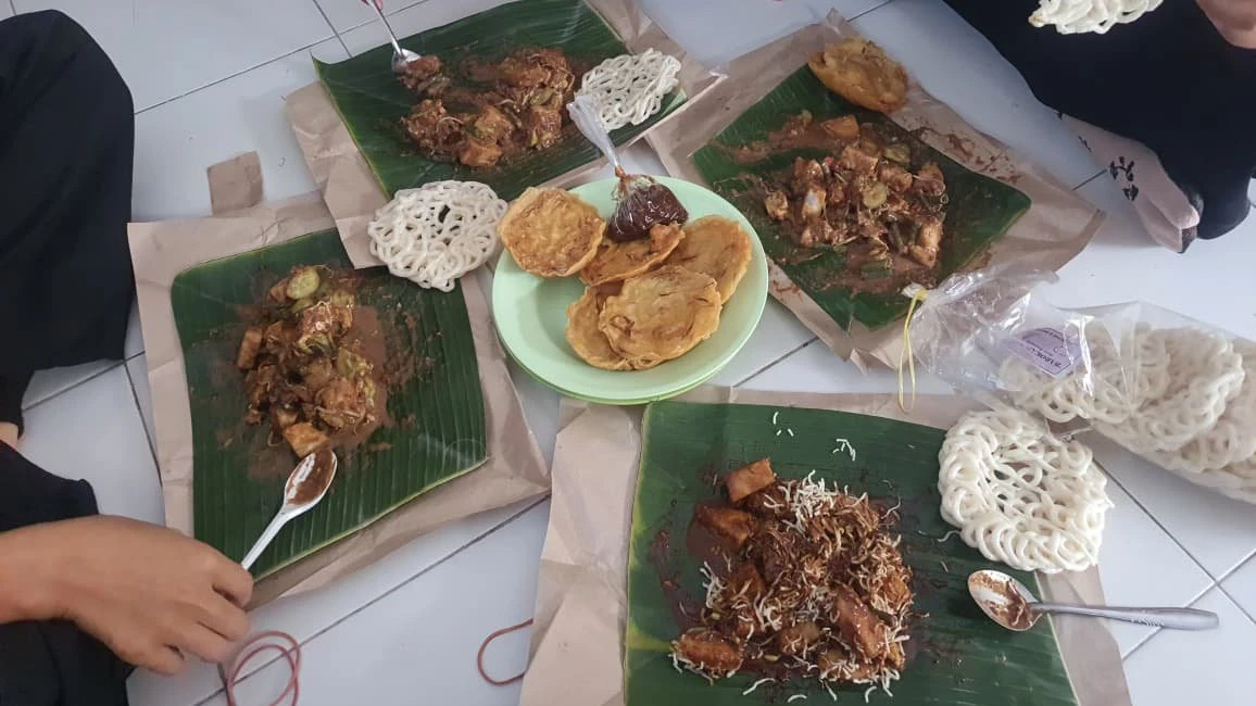 MBG (Makan Bareng Guru)pagi ini