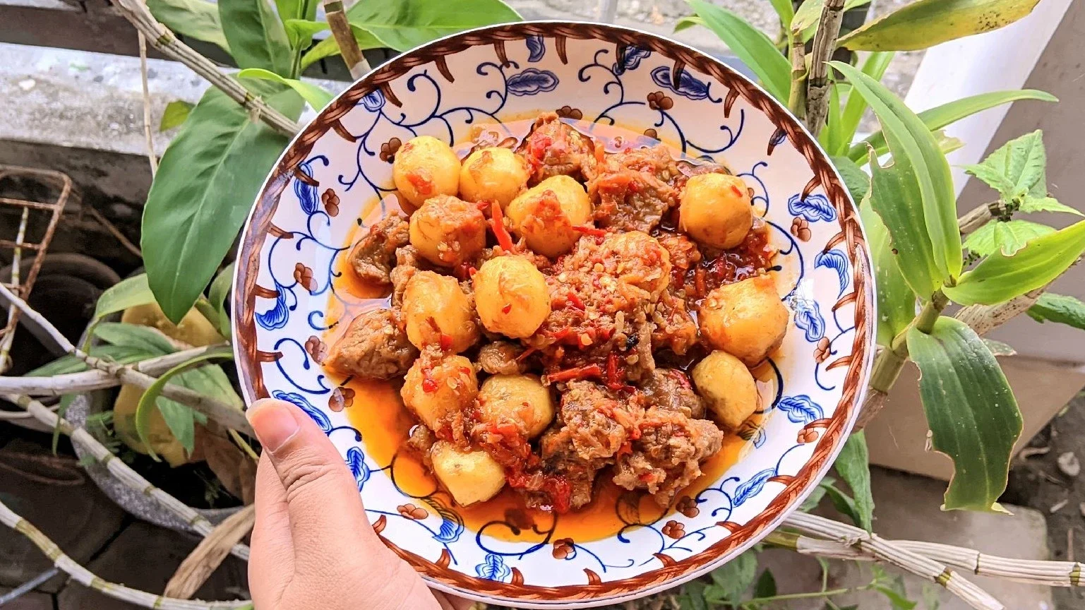 Kebersamaan Menikmati Menu Kentang Mini Daging Balado #MaknaIduladha