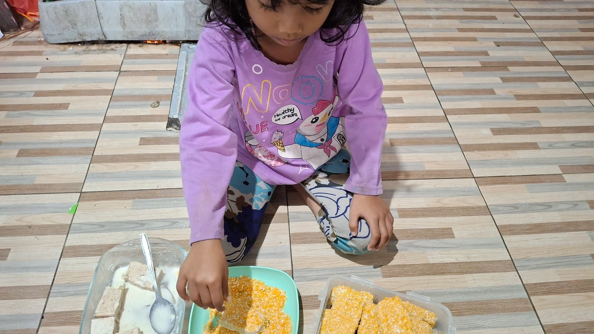 Membantu Masak Menyiapkan Sahur