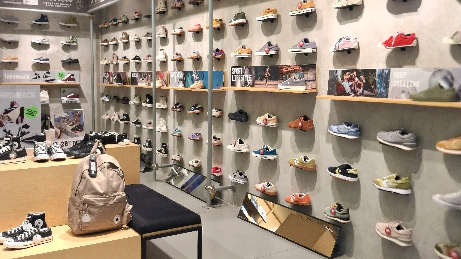 Membeli Sepatu Baru untuk Jalan Pagi #KegiatanFavorit