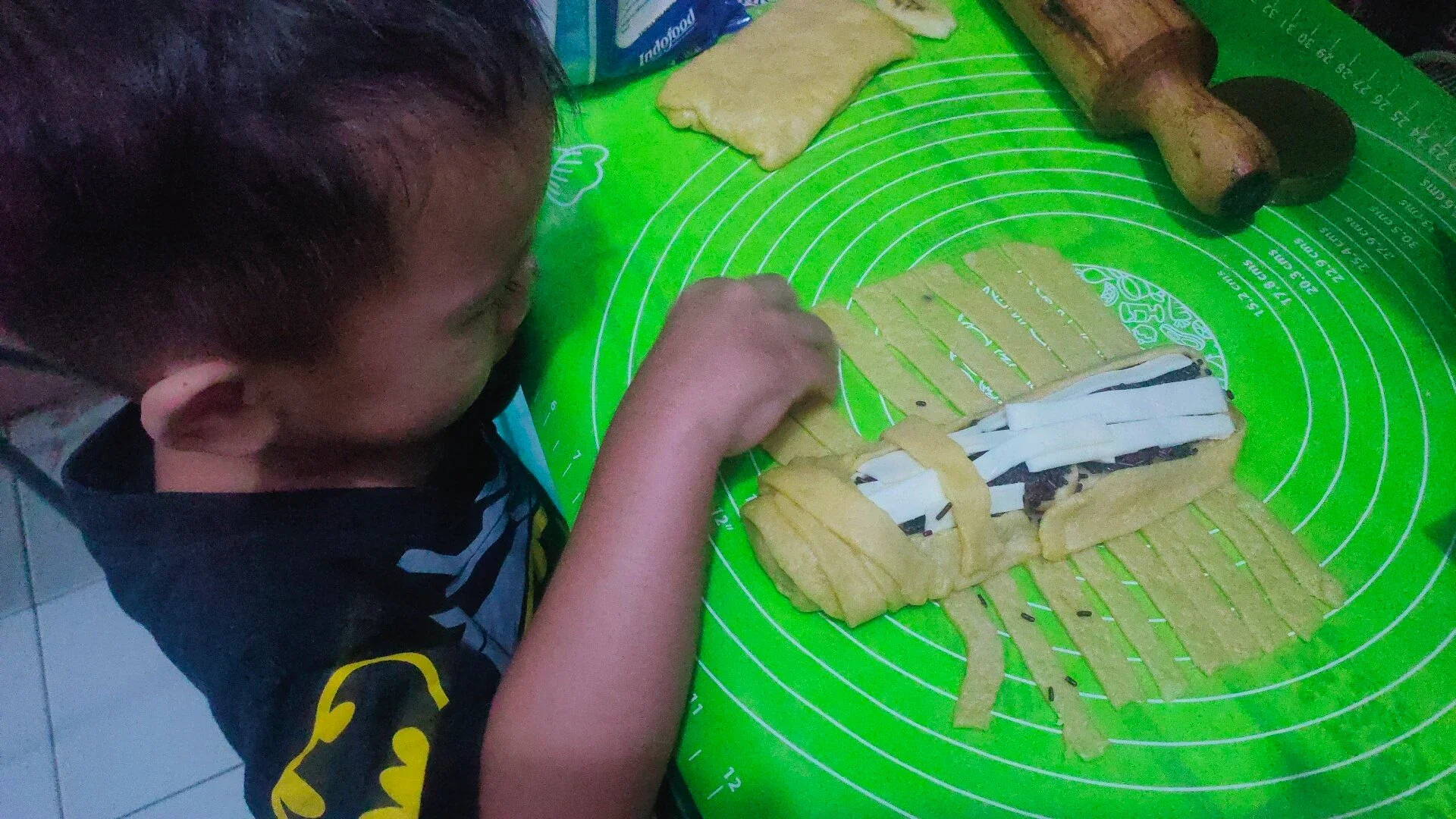 membuat Strudel pisang kesukaan si Kakak