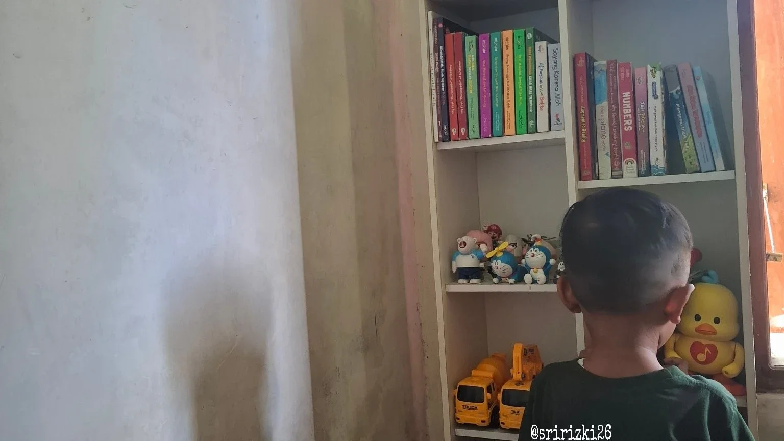 Menata Sendiri Rak Buku dan Mainannya #KegiatanFavorit