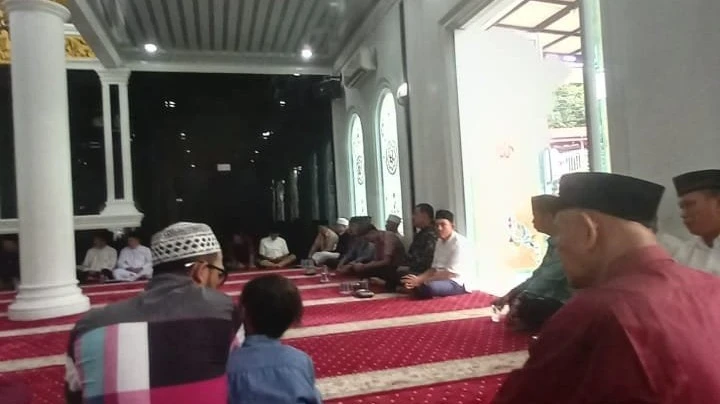 Mengikuti Kajian di Masjid.  #CeritaInspiratif