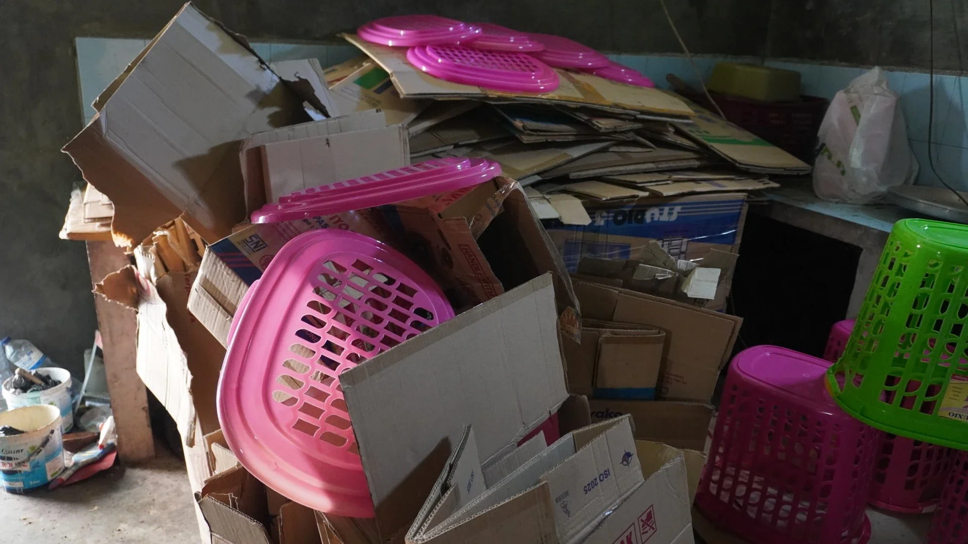 Mengolah sampah kardus
