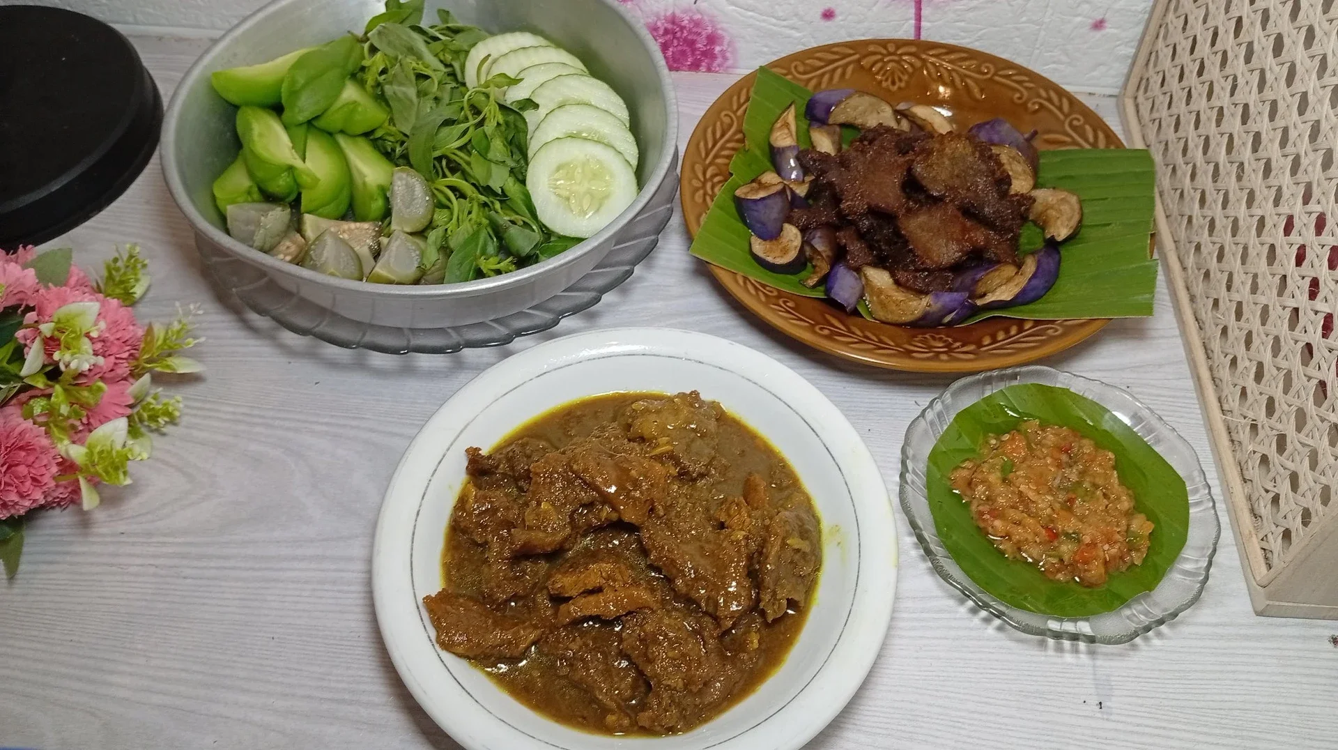 Menu Makan Hari Ini, Daging Masih Mendominasi