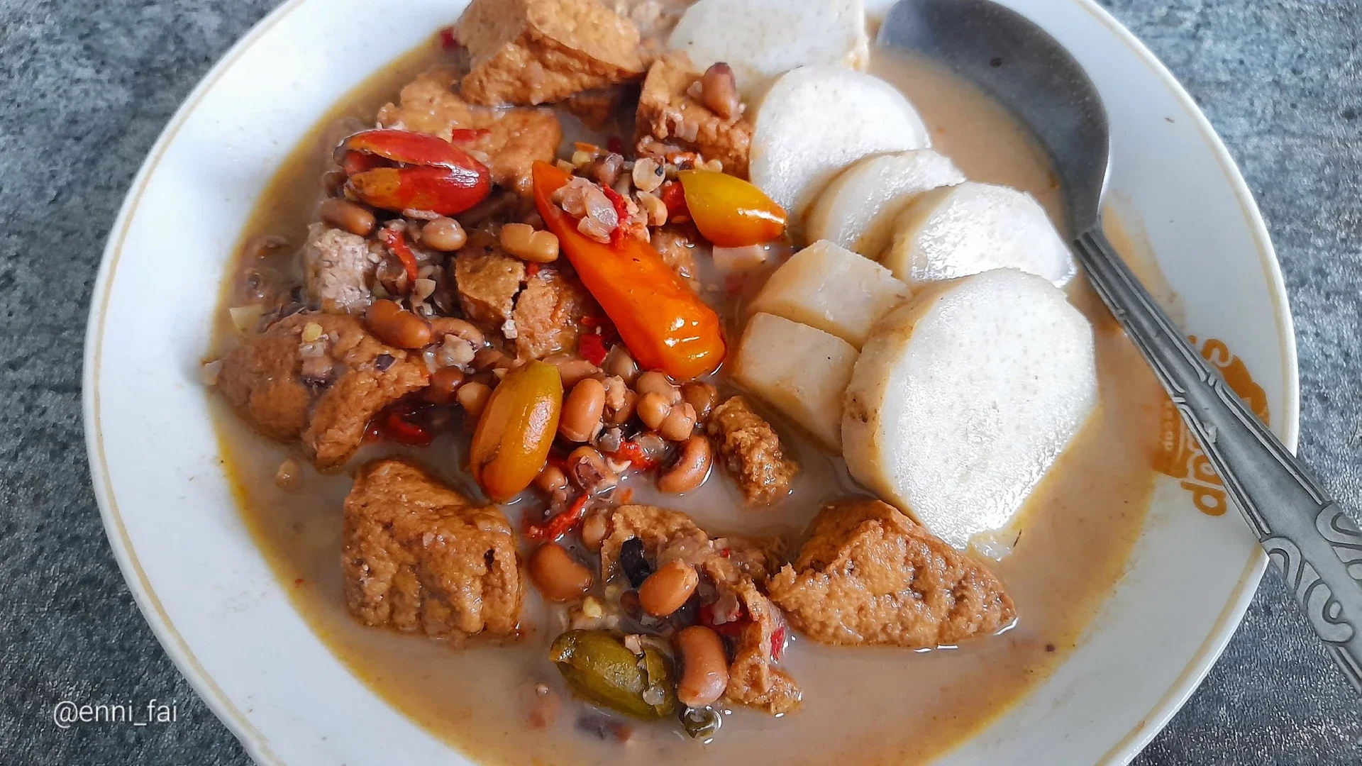 Menu Makan Soreku, Brongkos Tahu Plus Umbi Gembili