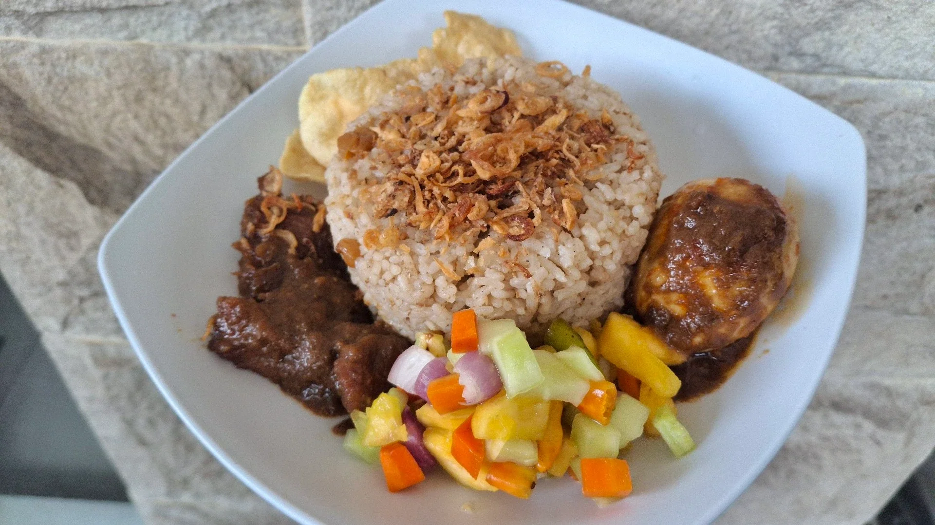 Menu Siang Ini : Nasi Kebuli Daging Krengsengan & Acar 🍚🥩🥒 #MealPlanUmamichi