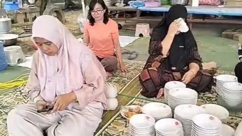 menyiapkan masakan untuk panitia dan warga yang berqurban #MAKNAIDULADHA