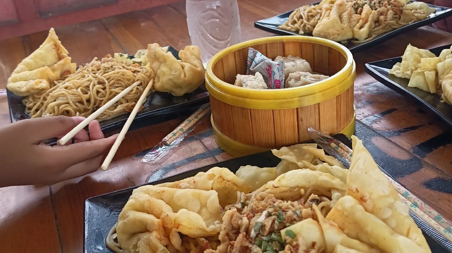 mie goreng dan dimsum, menu favorit segala usia #DiBalikLensa