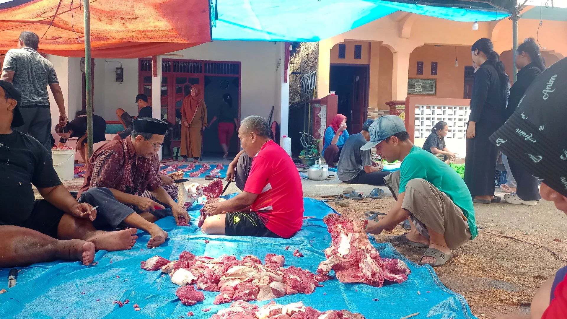 momen motong daging kurban #MaknaIduladha