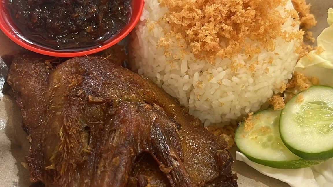 Nasi Bebek sambal hitam murah meriah #DibalikLensa #DibalikLensa Umamichi