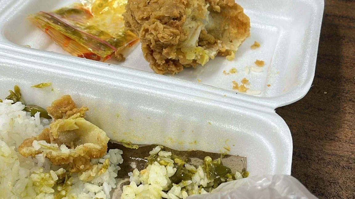 Nasi Hangat vs Notifikasi Flash Sale,Drama Manis di Dapur Umami"