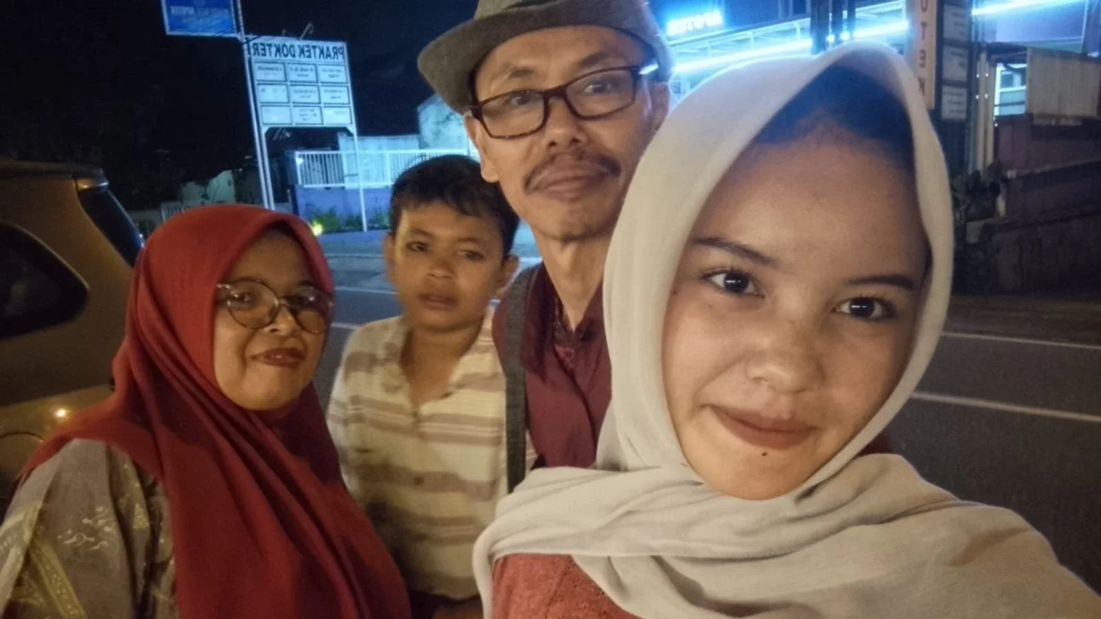 Nikmatin malam minggu  bareng keluarga