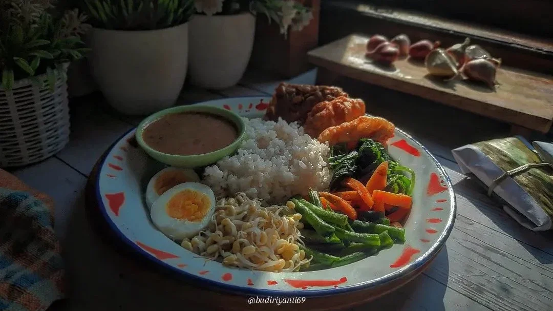 Nikmatnya Sarapan Sego Pecel (Nasi Pecel)