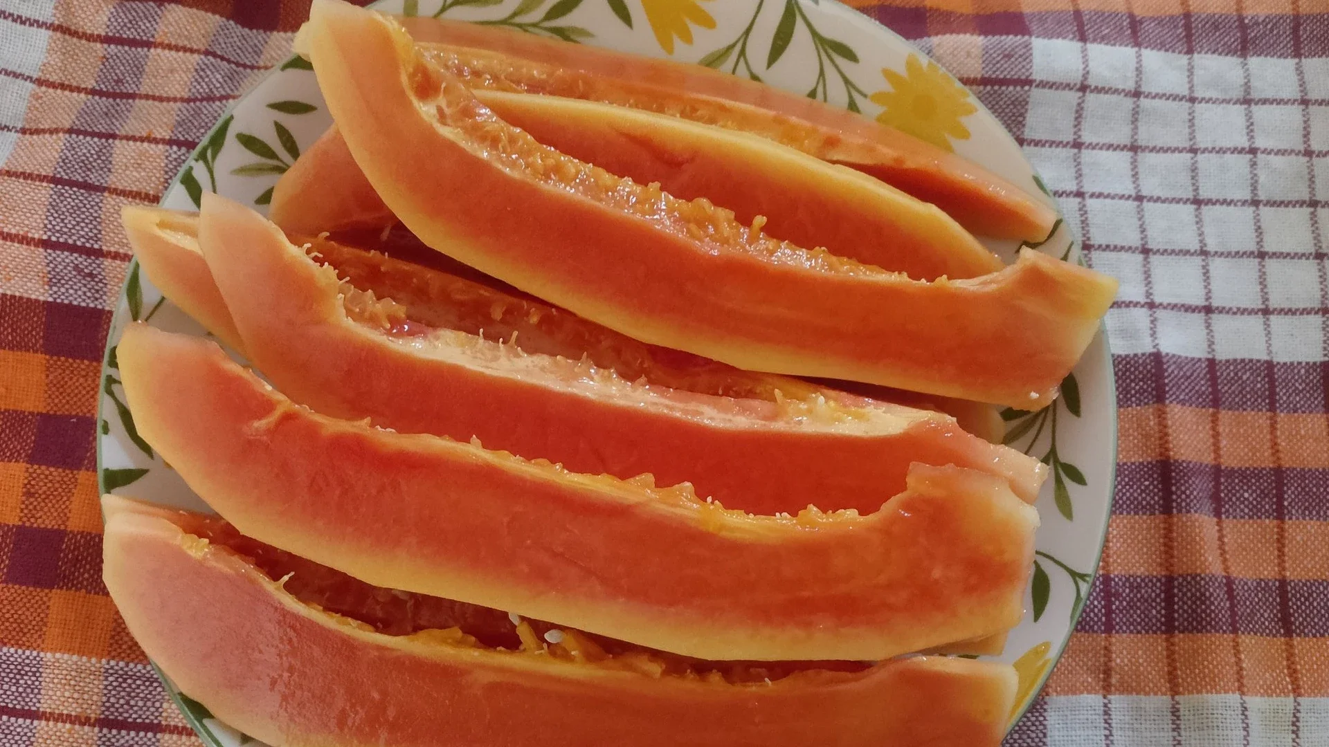 Pepaya kaya vitamin C, kalium dan Likopen menjaga jantung tetap sehat#JagaJantungVersiku