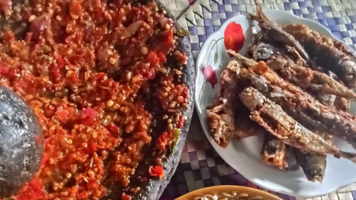 Sambal terasi dan ikan goreng