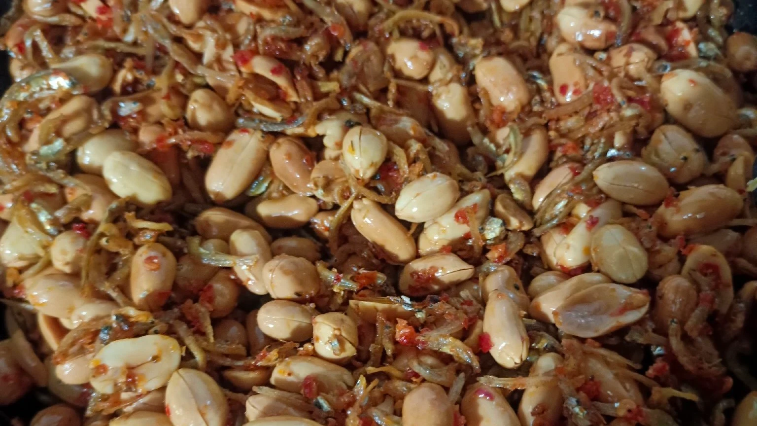 Sambal Teri Kacang Salah Satu Menu Wajib Saat Lebaran #PotretHariRaya