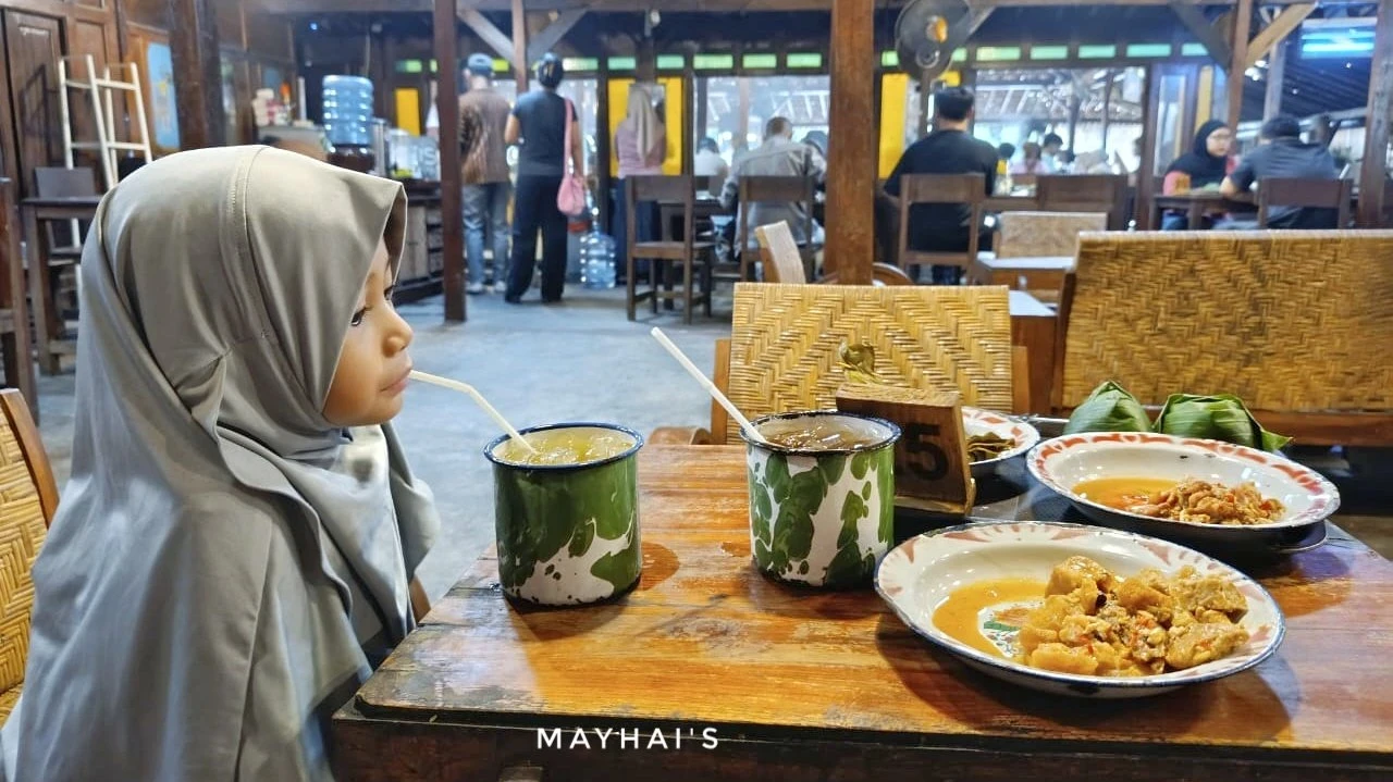 #serunyaliburan Nge-resto Omah Si Mbah