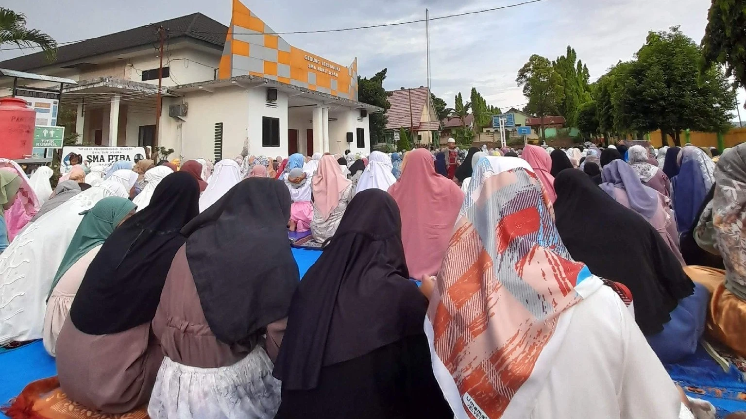 Sholat Eid DiLapangan Sekolah #PotretHariRaya