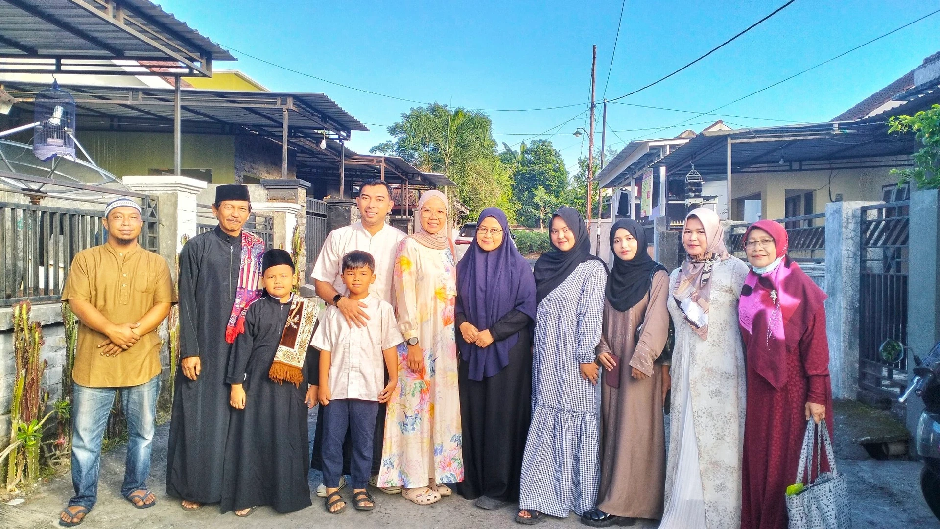 Silaturahmi dengan Tetangga #CeritaMomenFitri